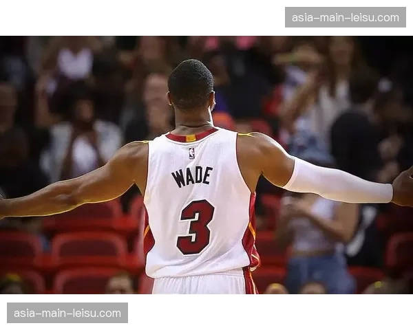 特写:布伦特福德前锋托尼罚失点球后,主场球迷仍报以掌声。